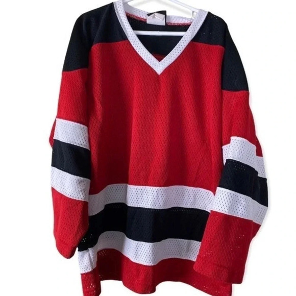 REACH SPORTS EUC BOYS GIRLS RED HOCKEY SHIRT TOP SIZE M YOUTH MEDIUM - Picture 1 of 4